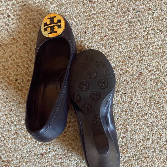 Tory Burch Wedges size 8. - Picture 3 of 4
